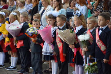 в школах Краснинского района прошли торжественные линейки, посвящённые началу нового учебного года - фото - 17