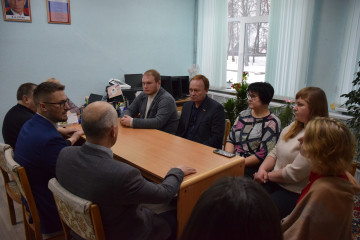 с рабочим визитом Краснинскую среднюю школу посетил сенатор от Смоленской области Руслан Владимирович Смашнёв - фото - 4