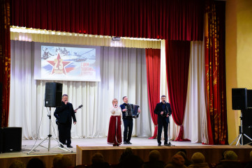 праздничный концерт «Служить России», посвященный Дню защитника Отечества прошел в Краснинском районе - фото - 3