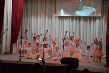 в Краснинском районе прошел праздничный концерт, посвященный Международному женскому дню - фото - 9