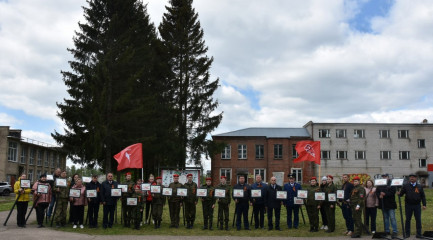 в поселке Красный появились памятные таблички с именами участников Великой Отечественной войны, педагогов Краснинского района - фото - 6
