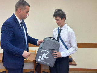 глава Краснинского округа принял участие в акции «Собери ребенка в школу» - фото - 1