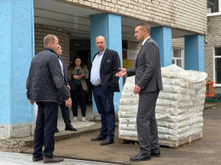 максим Мищенко посетил две школы Краснинского округа - фото - 4