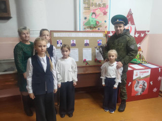 представители пограничной службы ФСБ провели урок для учеников Глубокинской школы, посвященный памяти Героя-пограничника - фото - 3