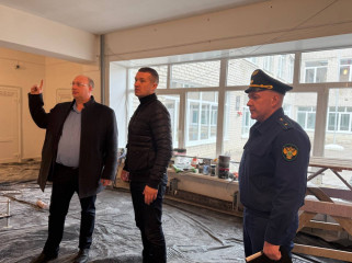 глава округа проинспектировал ход ремонтных работ в Гусинской средней школе - фото - 5