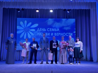 в Краснинском округе прошел праздничный концерт ко Дню семьи, любви и верности - фото - 6