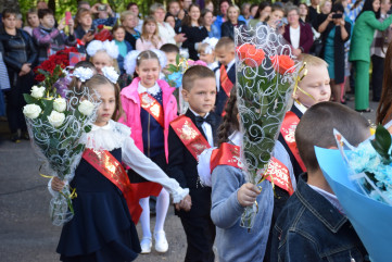 в школах Краснинского района прошли торжественные линейки, посвящённые началу нового учебного года - фото - 13