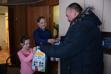 дети мобилизованных краснинцев получают бесплатные новогодние подарки - фото - 8