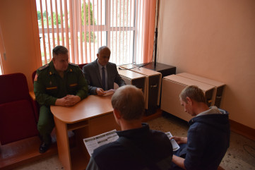 в Краснинском районе работают агитационные пункты по отбору на военную службу по контракту - фото - 3